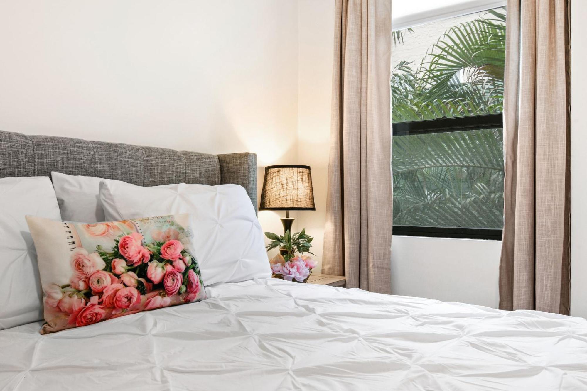 Orchid Suites - Historic Palm Beach Hotel Condominium Екстериор снимка